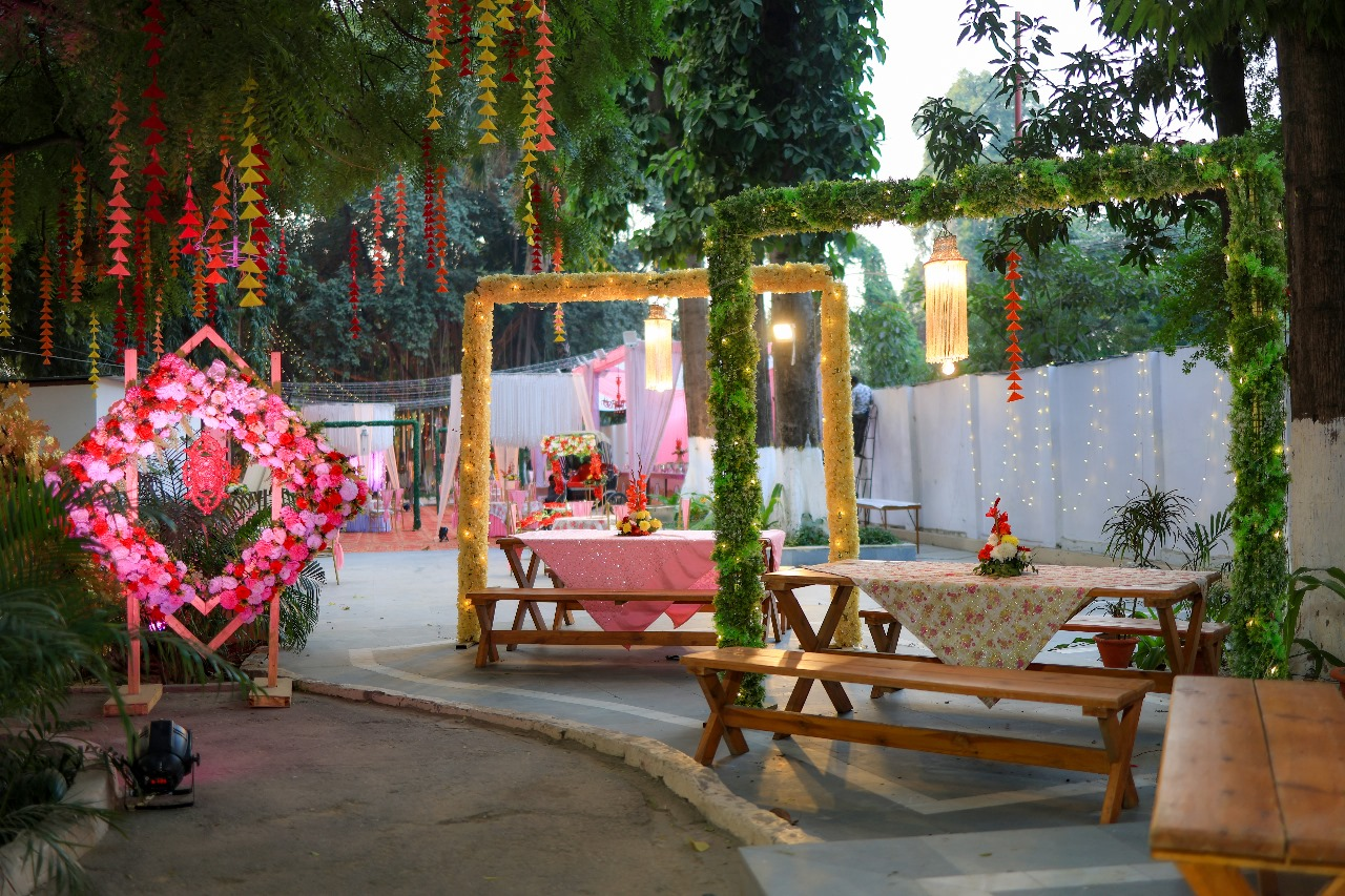 Carlton evening entrance decoration